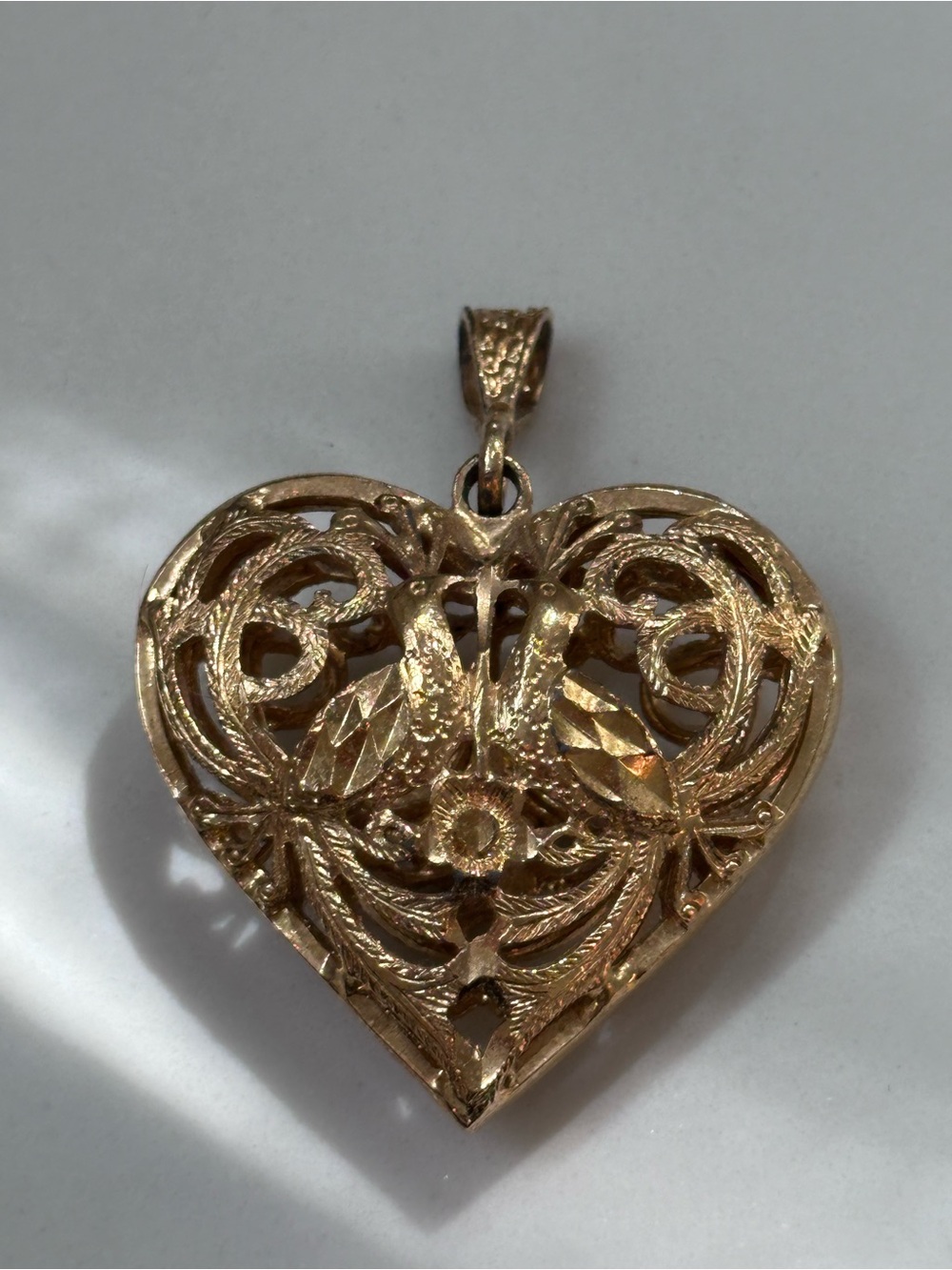 vintage gold puffy heart pendant